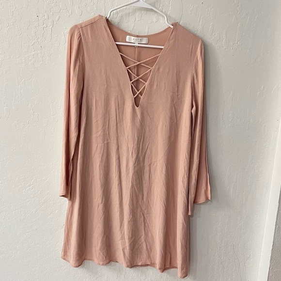 ASTR The Label Shift Dress Blush Pink Lace Up V-Neck Bell Sleeve Lined S - Picture 2 of 10